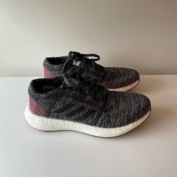 Adidas women’s PureBoost size US 6 (fit like a 7) - Picture 4 of 9